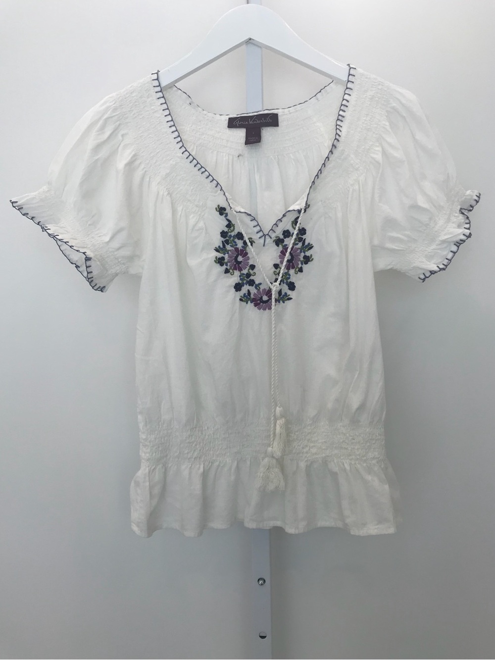GLORIA VANDERBILT WHITE PEASANT TOP SMALL NWOTS!